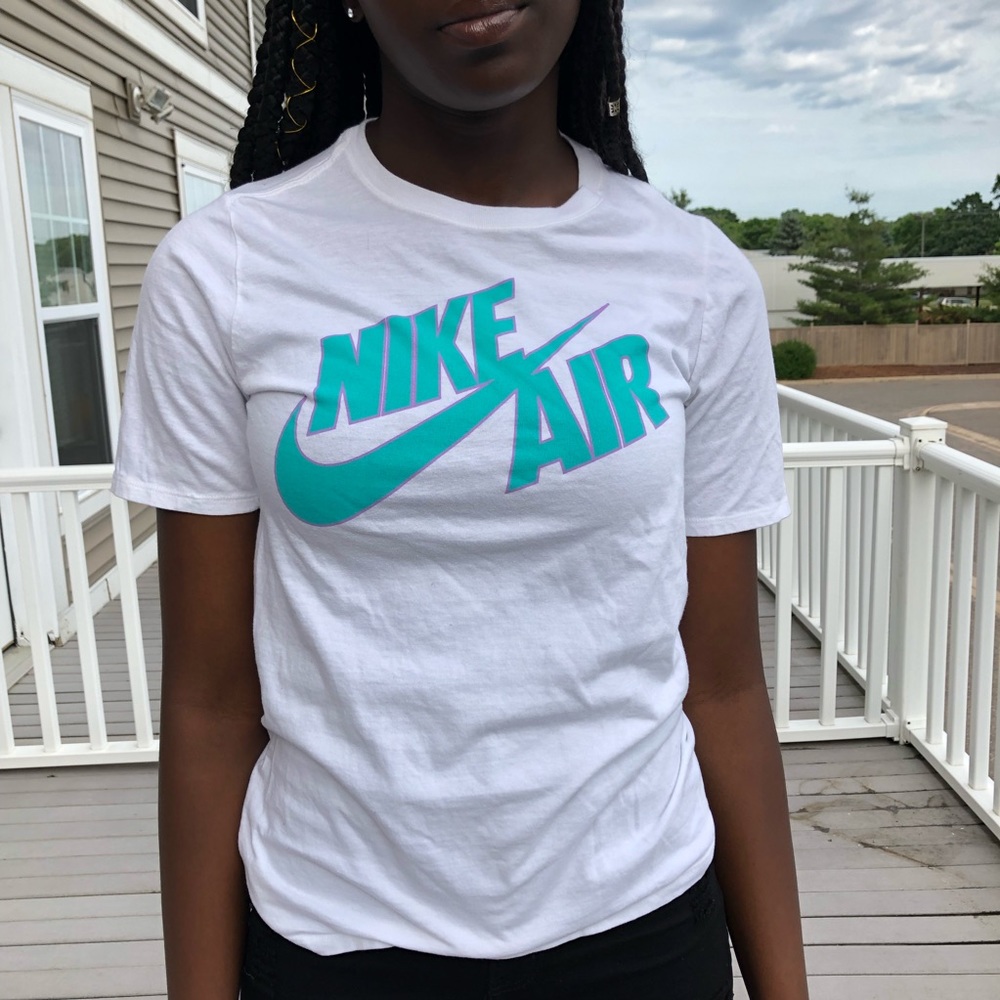 Women’s Nike T-shirt